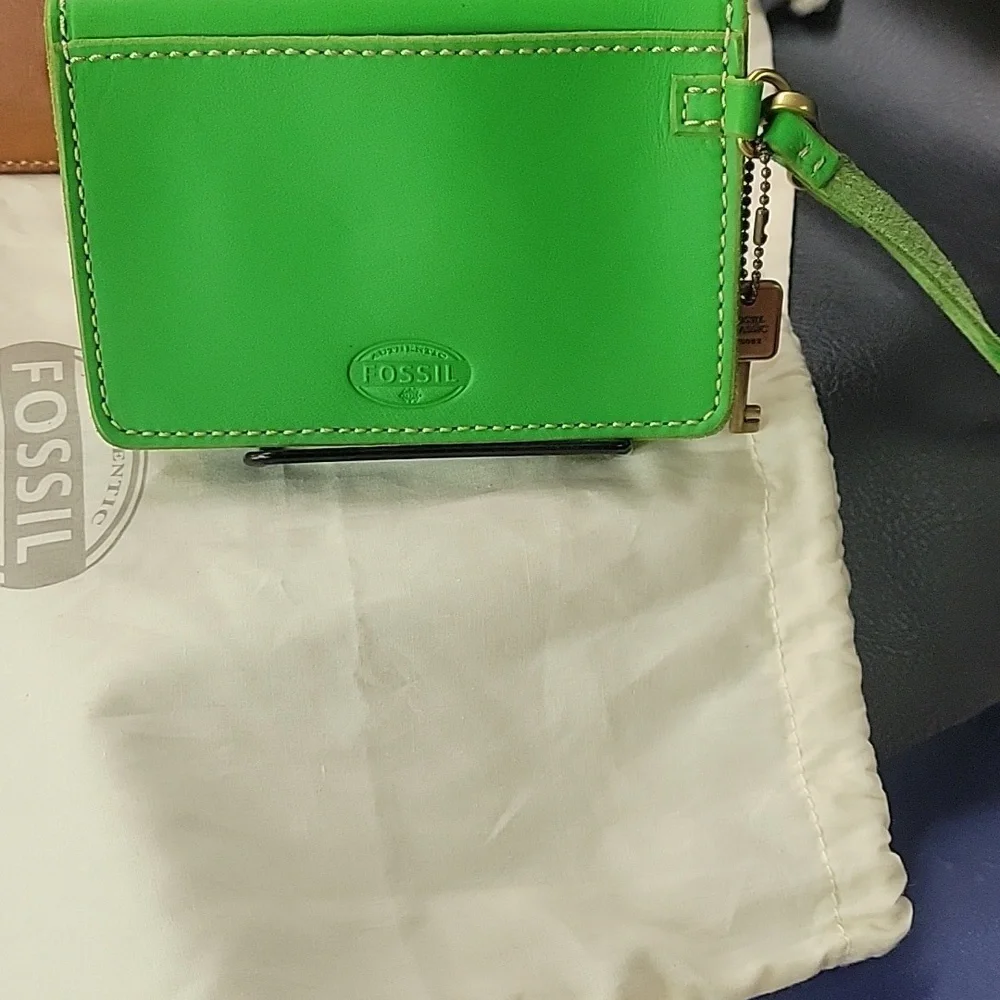 FOSSIL LEATHER BUNDLE - Picture 5 of 16